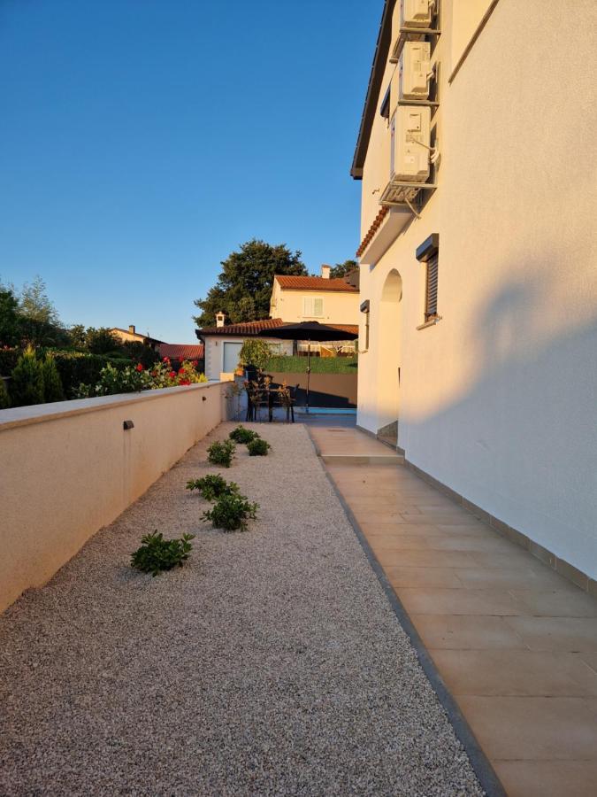 Villa Castanea - Kuca Za Odmor S Bazenom Kukci Екстериор снимка